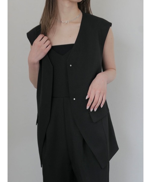 Reurie'（レウリィ）の「オリジナルオーバーノーカラージャケット／original over nocollar jacket ベストジャケット ノースリーブ きれいめ シンプル モード お呼ばれコーデ オフィスカジュアル ミニマル セットアップ（ベスト・レディース・ブラック/ベージュ・FREE）」の18枚目の写真