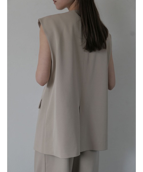 Reurie'（レウリィ）の「オリジナルオーバーノーカラージャケット／original over nocollar jacket ベストジャケット ノースリーブ きれいめ シンプル モード お呼ばれコーデ オフィスカジュアル ミニマル セットアップ（ベスト・レディース・ブラック/ベージュ・FREE）」の22枚目の写真