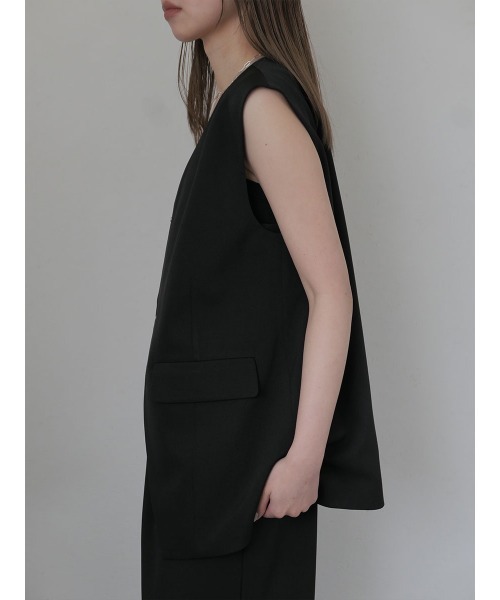Reurie'（レウリィ）の「オリジナルオーバーノーカラージャケット／original over nocollar jacket ベストジャケット ノースリーブ きれいめ シンプル モード お呼ばれコーデ オフィスカジュアル ミニマル セットアップ（ベスト・レディース・ブラック/ベージュ・FREE）」の19枚目の写真