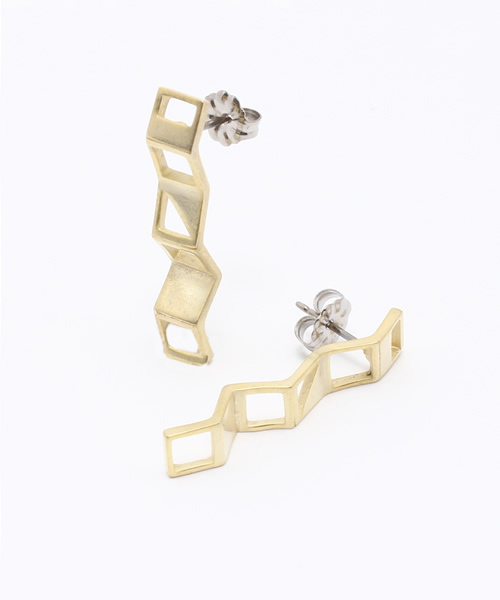 SCALA(スカラ)の「【SCALA/スカラ】スクウェアピアス/made in JAPAN(日本製)(ピアス(両耳用)・レディース・アンティークシルバー/アンティークゴールド・FREE)」の3枚目の写真