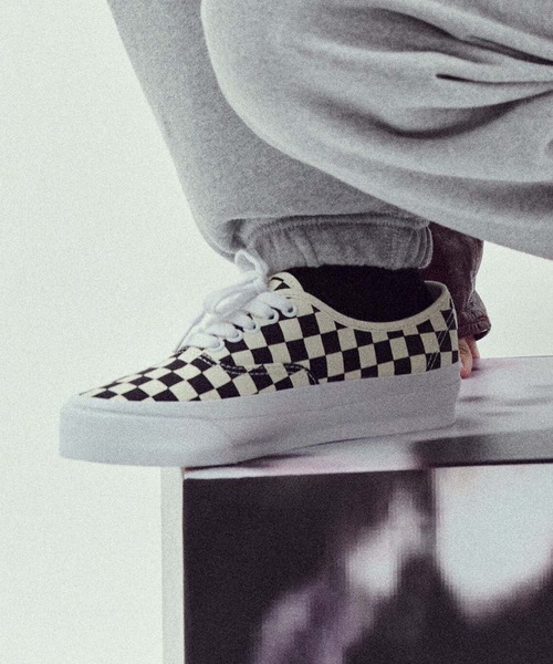 VANS(バンズ)の「VANS PREMIUM オーセンティック(スニーカー・メンズ・ブラック×ホワイト/ブラック/オフホワイト・4/4.5/5/5.5/6/6.5/7/7.5/8/8.5/9/9.5/10/11/11.5/12/10.5)」の3枚目の写真