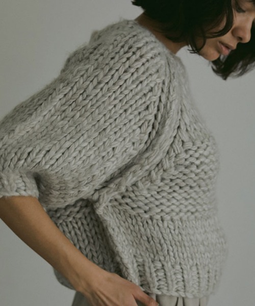 ETRE TOKYO（エトレトウキョウ）の「ブラッシュドハーフスリーブハンド