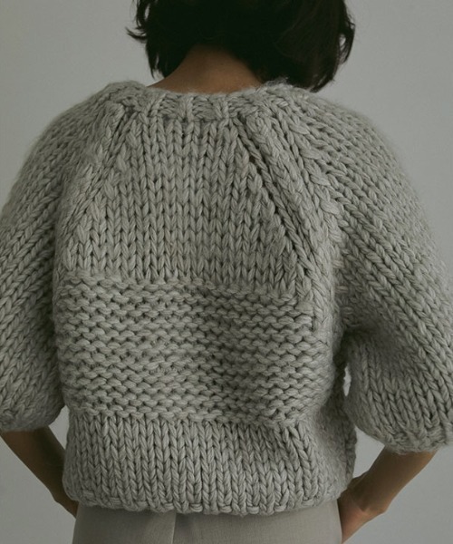 ETRE TOKYO（エトレトウキョウ）の「ブラッシュドハーフスリーブハンド