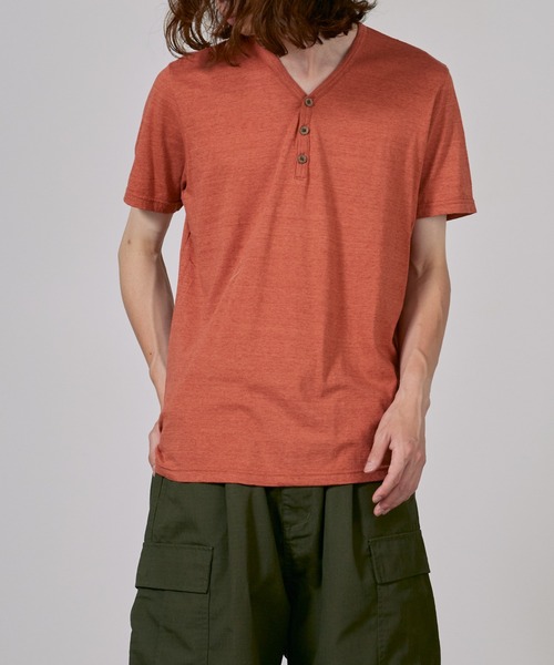 FLISTFIA（フリストフィア）の「FLISTFIA/フリストフィア Henley Neck T-Shirts Tシャツ（Tシャツ/カットソー・メンズ・ピンク/サーモンピンク/ブラウン/ライトブルー/オレンジ・3/2/1）」の5枚目の写真