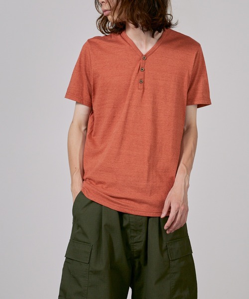FLISTFIA（フリストフィア）の「FLISTFIA/フリストフィア Henley Neck T-Shirts Tシャツ（Tシャツ/カットソー・メンズ・ピンク/サーモンピンク/ブラウン/ライトブルー/オレンジ・3/2/1）」の13枚目の写真