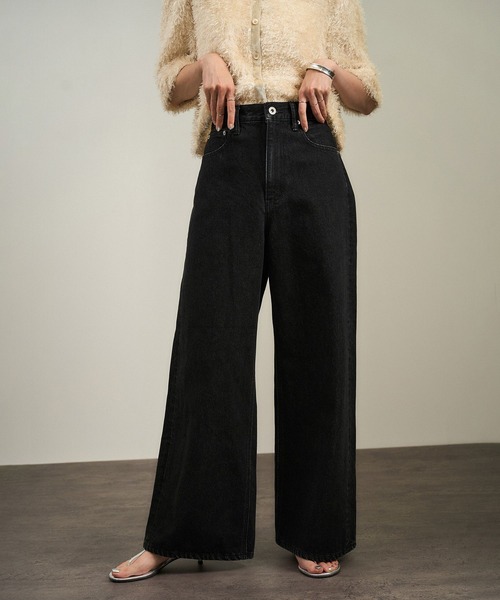 SALON adam et rope'（サロン アダム エ ロペ）の「USAコットンセンタープレスバギーデニム［セットアップ対応］（デニムパンツ・レディース・チャコールグレー/サックスブルー/ブルー系その他6・S/M）」の2枚目の写真