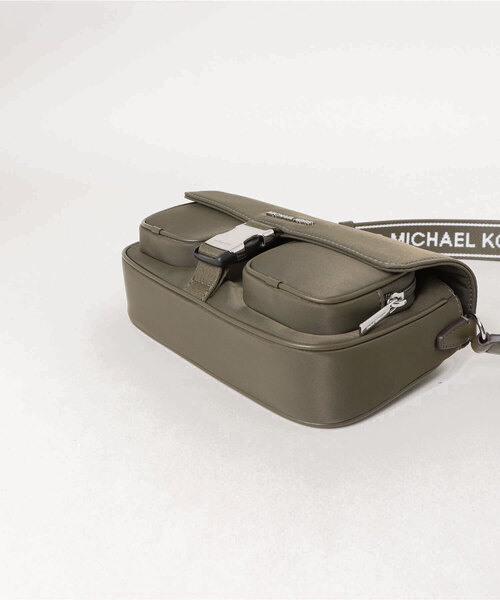 MICHAEL KORS（マイケルコース）の「KHAI ナイロン クロスボディ ミディアム（ショルダーバッグ・レディース・オリーブ・FREE）」の3枚目の写真