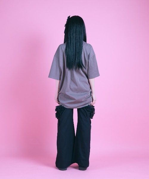 AVENCHUMU(アバンチュウム)の「Skull illustration print studded cross t-shirt(Tシャツ/カットソー・レディース・グレー/ブラック/ピンク・FREE)」の7枚目の写真