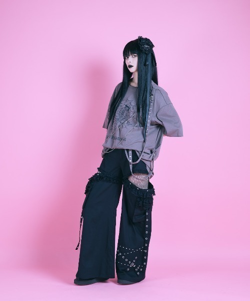 AVENCHUMU(アバンチュウム)の「Skull illustration print studded cross t-shirt(Tシャツ/カットソー・レディース・グレー/ブラック/ピンク・FREE)」の6枚目の写真