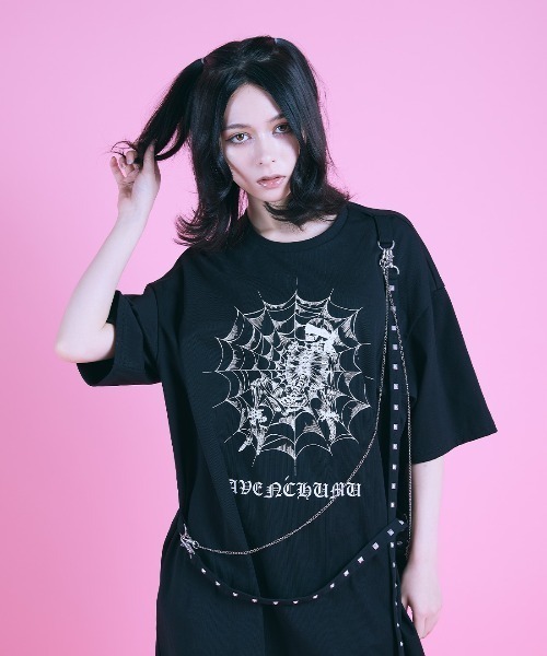 AVENCHUMU(アバンチュウム)の「Skull illustration print studded cross t-shirt(Tシャツ/カットソー・レディース・グレー/ブラック/ピンク・FREE)」の17枚目の写真