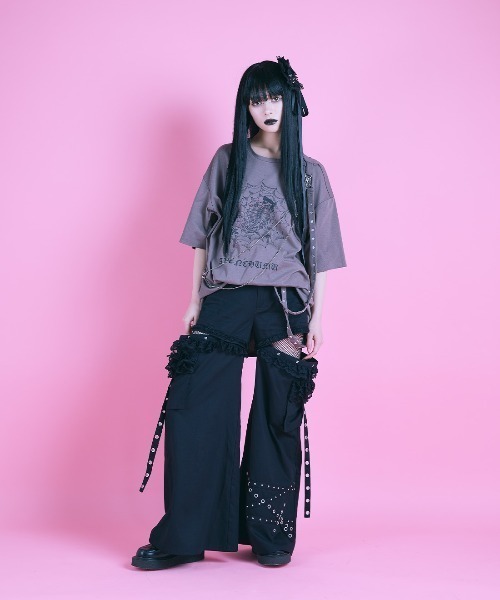 AVENCHUMU(アバンチュウム)の「Skull illustration print studded cross t-shirt(Tシャツ/カットソー・レディース・グレー/ブラック/ピンク・FREE)」の19枚目の写真