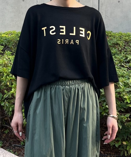 terrace(テラス)の「箔ロゴプリント天竺ニットトップス(ニット/セーター・レディース・サーモンピンク/杢グレー/オフホワイト/ブラック・MEDIUM)」の12枚目の写真