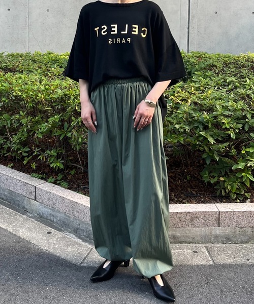 terrace(テラス)の「箔ロゴプリント天竺ニットトップス(ニット/セーター・レディース・サーモンピンク/杢グレー/オフホワイト/ブラック・MEDIUM)」の14枚目の写真