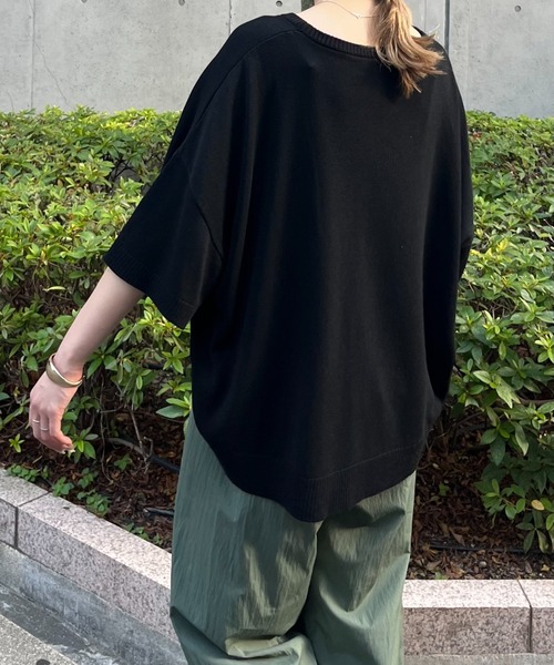 terrace(テラス)の「箔ロゴプリント天竺ニットトップス(ニット/セーター・レディース・サーモンピンク/杢グレー/オフホワイト/ブラック・MEDIUM)」の17枚目の写真