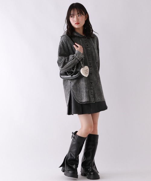 repipi armario（レピピ アルマリオ）の「デニムフードルーズシャツ（シャツ/ブラウス・キッズ・ブラック/ブルー・LARGE/MEDIUM/SMALL）」の4枚目の写真