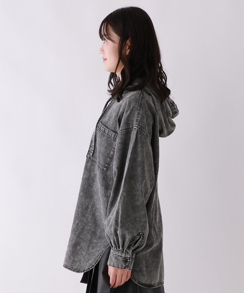 repipi armario（レピピ アルマリオ）の「デニムフードルーズシャツ（シャツ/ブラウス・キッズ・ブラック/ブルー・LARGE/MEDIUM/SMALL）」の6枚目の写真