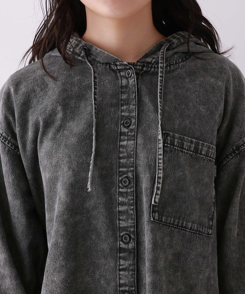 repipi armario（レピピ アルマリオ）の「デニムフードルーズシャツ（シャツ/ブラウス・キッズ・ブラック/ブルー・LARGE/MEDIUM/SMALL）」の8枚目の写真