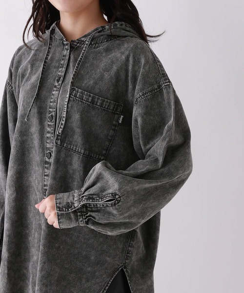 repipi armario（レピピ アルマリオ）の「デニムフードルーズシャツ（シャツ/ブラウス・キッズ・ブラック/ブルー・LARGE/MEDIUM/SMALL）」の10枚目の写真