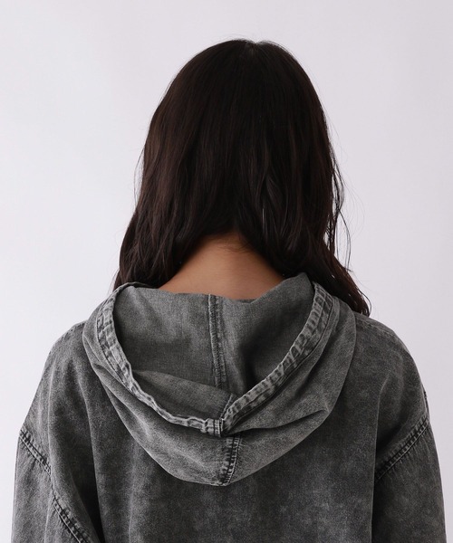 repipi armario（レピピ アルマリオ）の「デニムフードルーズシャツ（シャツ/ブラウス・キッズ・ブラック/ブルー・LARGE/MEDIUM/SMALL）」の12枚目の写真