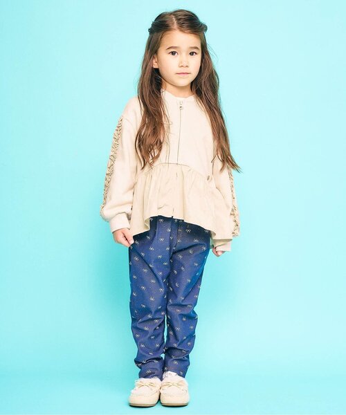Seraph（セラフ）の「【ジュニア対応】トップスとしても使える袖フリルブルゾン（カーディガン/ボレロ・キッズ・ピンク/アイボリー/ライトインディゴブルー・80/90/100/110/120/130/140）」の5枚目の写真