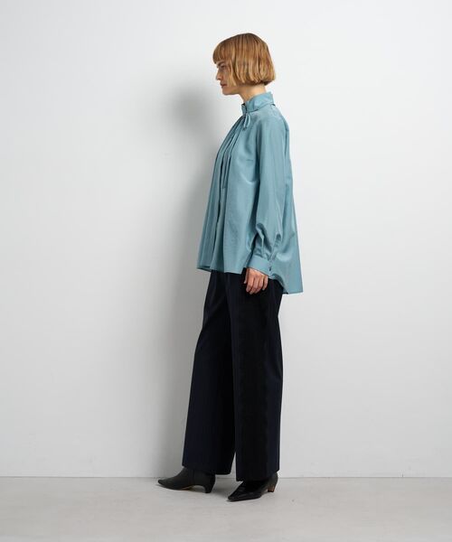 LANVIN en Bleu（ランバンオンブルー）の「スタンドカラータックブラウス（シャツ/ブラウス・レディース・ネイビー/ライトカーキ/オフホワイト・38）」の11枚目の写真