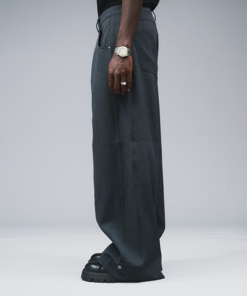 ANDER HUNK（アンダーハンク）の「Seem Design Polyester Baggy Slacks / シームデザインポリエステルバギースラックス（スラックス・メンズ・ブラック/チャコールグレー・SMALL/LARGE/MEDIUM）」の3枚目の写真