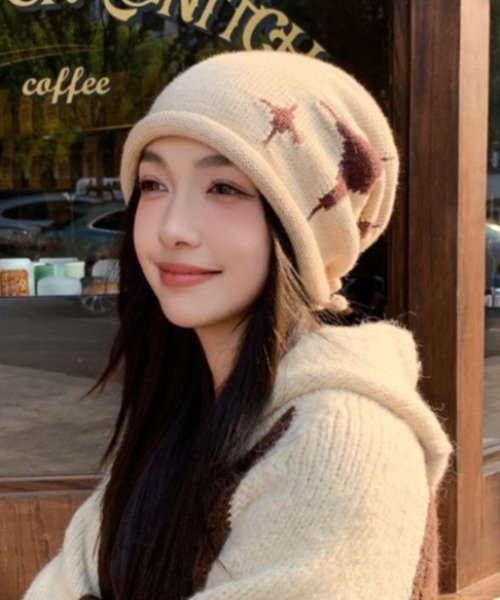 lilful(リルフル)の「韓国風 スターモチーフ ニット帽 ビーニー 星柄(ニットキャップ/ビーニー・レディース・アイボリー/ブラック/グレー/ベージュ/レッド・F)」の7枚目の写真