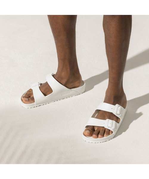 BIRKENSTOCK(ビルケンシュトック)の「【公式】ビルケンシュトック Arizona/アリゾナ EVA(サンダル・レディース・ホワイト・25cm【ナロー幅】/24cm【ナロー幅】/23cm【ナロー幅】/22.5cm【ナロー幅】/24.5cm【ナロー幅】/26cm【ナロー幅】/28.5cm【レギュラー幅】/28cm【レギュラー幅】/27cm【レギュラー幅】/26.5cm【レギュラー幅】/29cm【レギュラー幅】)」の4枚目の写真