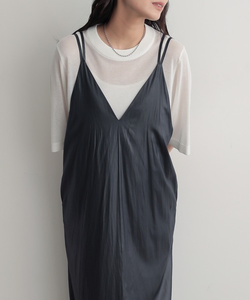 for/c（フォーシー）の「レザーライクキャミワンピース【サスティナブル】（ワンピース・レディース・ブラック/ネイビー/ブラウン・L/M）」の3枚目の写真