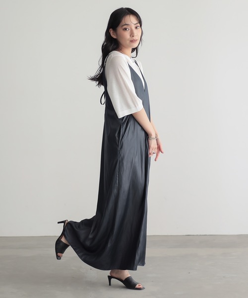 for/c（フォーシー）の「レザーライクキャミワンピース【サスティナブル】（ワンピース・レディース・ブラック/ネイビー/ブラウン・L/M）」の22枚目の写真