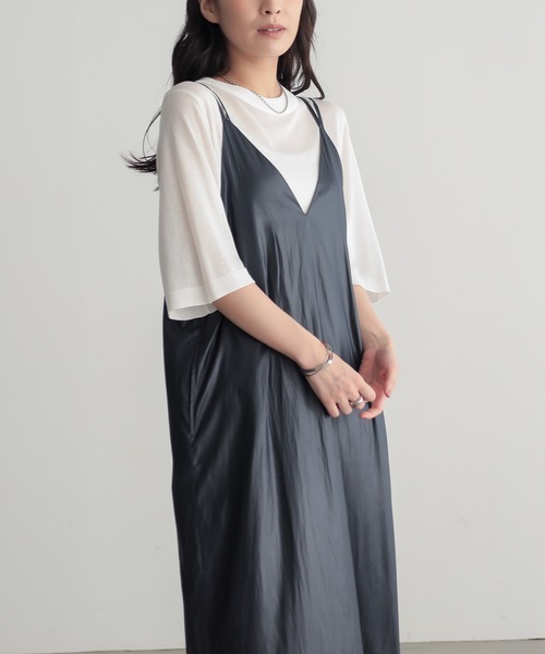for/c（フォーシー）の「レザーライクキャミワンピース【サスティナブル】（ワンピース・レディース・ブラック/ネイビー/ブラウン・L/M）」の17枚目の写真