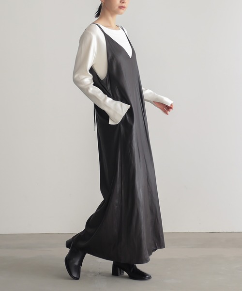 for/c（フォーシー）の「レザーライクキャミワンピース【サスティナブル】（ワンピース・レディース・ブラック/ネイビー/ブラウン・L/M）」の8枚目の写真