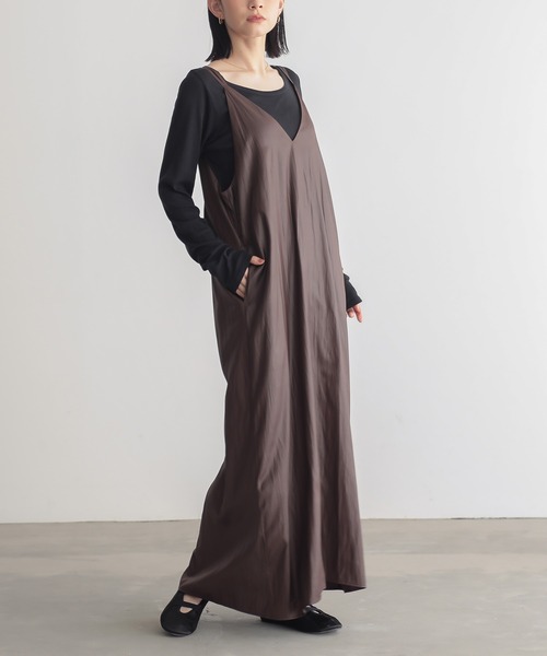 for/c（フォーシー）の「レザーライクキャミワンピース【サスティナブル】（ワンピース・レディース・ブラック/ネイビー/ブラウン・L/M）」の15枚目の写真