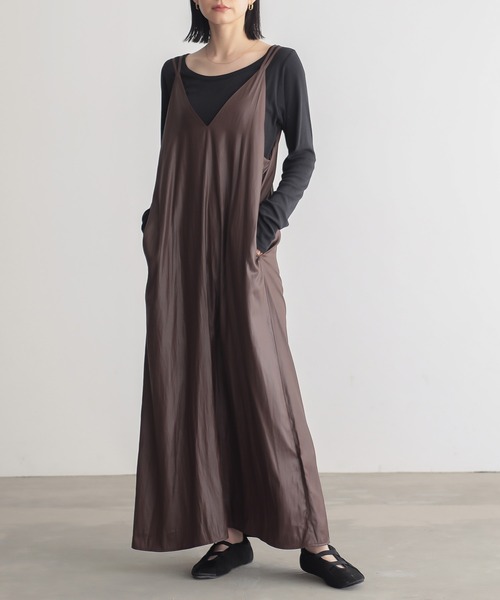 for/c（フォーシー）の「レザーライクキャミワンピース【サスティナブル】（ワンピース・レディース・ブラック/ネイビー/ブラウン・L/M）」の16枚目の写真