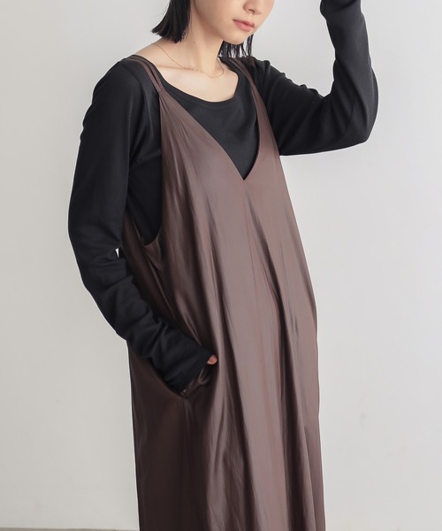 for/c（フォーシー）の「レザーライクキャミワンピース【サスティナブル】（ワンピース・レディース・ブラック/ネイビー/ブラウン・L/M）」の12枚目の写真