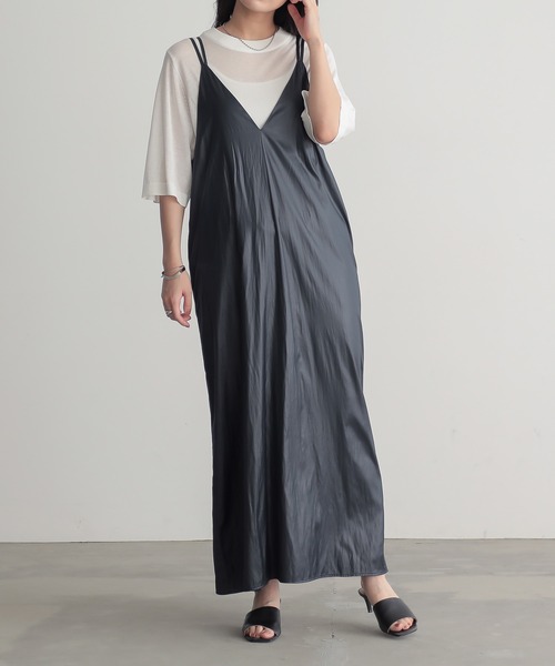 for/c（フォーシー）の「レザーライクキャミワンピース【サスティナブル】（ワンピース・レディース・ブラック/ネイビー/ブラウン・L/M）」の21枚目の写真