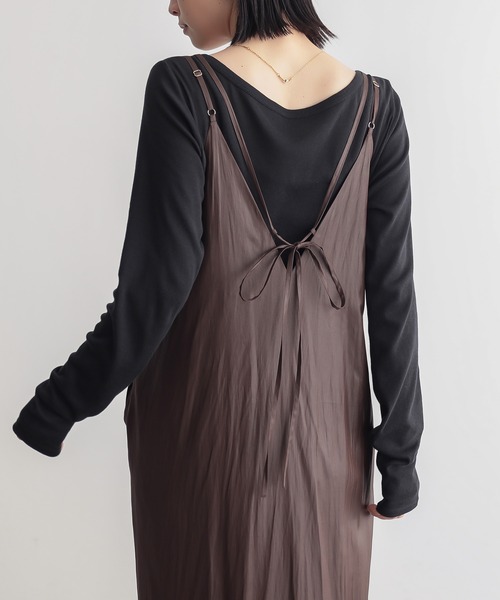 for/c（フォーシー）の「レザーライクキャミワンピース【サスティナブル】（ワンピース・レディース・ブラック/ネイビー/ブラウン・L/M）」の13枚目の写真