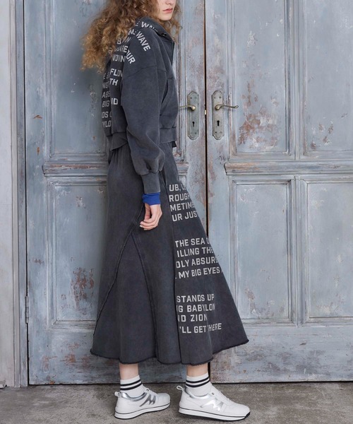 Cepica(セピカ)の「ロゴパッチフレアスカート(スカート・レディース・グレー/チャコールグレー・FREE)」の4枚目の写真