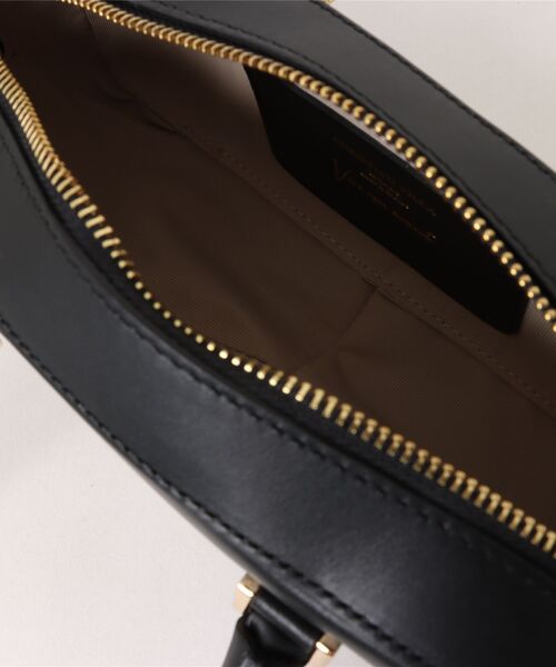 CHRISTIAN VILLA（クリスチャンヴィラ）の「【CHRISTIAN VILLA】レザーワイドスモールショルダーバッグ(Q56449)（ショルダーバッグ・レディース・ボルドー/ブラック・ALL）」の6枚目の写真