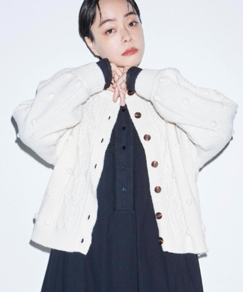 Libra Cue（リブラ キュー）の「Kanoco×Libra Cue ケーブルニットカーディガン（カーディガン/ボレロ・レディース・アイボリー/ピンク/ブラック・FREE）」の7枚目の写真