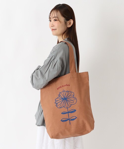 one'sterrace(ワンズテラス)の「刺繍A4トート ミタクール(トートバッグ・レディース・オレンジ系その他5・99)」の9枚目の写真
