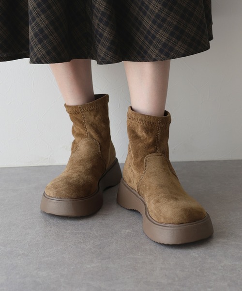 BLUEEAST（ブルーイースト）の「スウェードソックスブーツ（ブーツ・レディース・ブラウン/ブラック・MEDIUM/LARGE）」の2枚目の写真