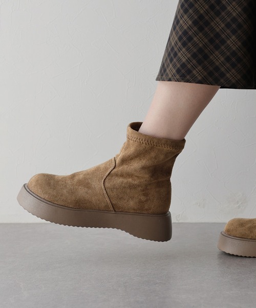 BLUEEAST（ブルーイースト）の「スウェードソックスブーツ（ブーツ・レディース・ブラウン/ブラック・MEDIUM/LARGE）」の19枚目の写真