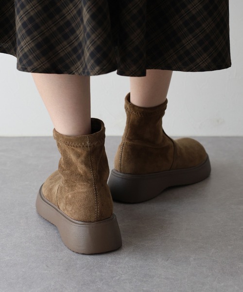 BLUEEAST（ブルーイースト）の「スウェードソックスブーツ（ブーツ・レディース・ブラウン/ブラック・MEDIUM/LARGE）」の20枚目の写真