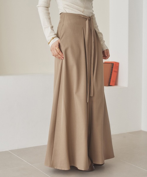 LAULEN(ローレン)の「inverted pleats ribbon long skirt /インバーテッドプリーツロングスカート(スカート・レディース・アイボリー/ブラック/ベージュ・M/S)」の1枚目の写真