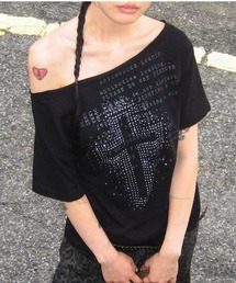 FANCY CLUB(t@V[Nu)A'GEM/9 × .kom wFANCY CLUB/t@V[Nux DIVINE CROSS ONE-SHOULDER TEE/fBoCNXV_[TVc(TVc/Jbg\[)