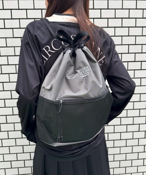 FREDRIK PACKERS（フレドリックパッカーズ）の「【FREDRIK PACKERS】≪別注≫POMELO　ライトナップサック/ナップザック 超軽量（バックパック/リュック・レディース・ブラック系その他3/チャコールグレー/ブラック系その他2/ブラック系1・FREE）」の4枚目の写真