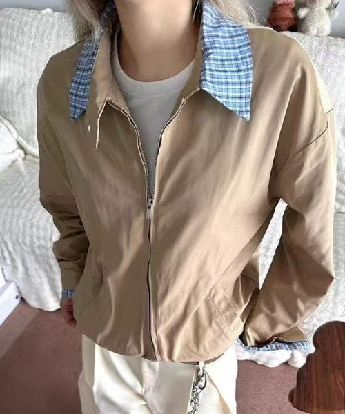 FreeZone（フリーゾーン）の「チェックシャツレイヤード風スタンドカラージャケット（ブルゾン・メンズ・ベージュ/ネイビー・F）」の11枚目の写真