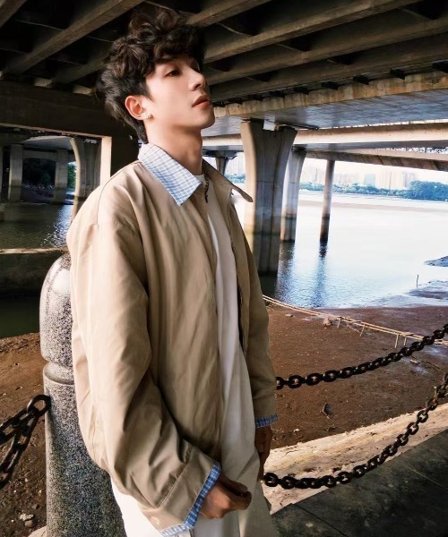 FreeZone（フリーゾーン）の「チェックシャツレイヤード風スタンドカラージャケット（ブルゾン・メンズ・ベージュ/ネイビー・F）」の16枚目の写真