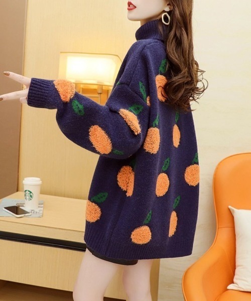 maison de LATIR(メゾンドラティール)の「着るだけで気分が上がる、フルーツ柄ロングニット。(ニット/セーター・レディース・ライトブルー/ネイビー/クリーム・FREE)」の7枚目の写真